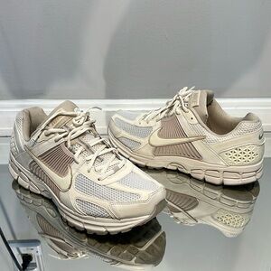 Women’s Air Zoom Vomero 5 'Pale
Ivory Sanddrift beige cream size 12.5